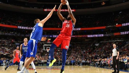  西亚卡姆制霸内线，猛龙双加时力克雄鹿终结其连胜  