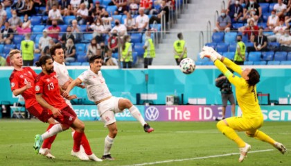 8, 洛里昂年轻门将连续扑点创纪录  